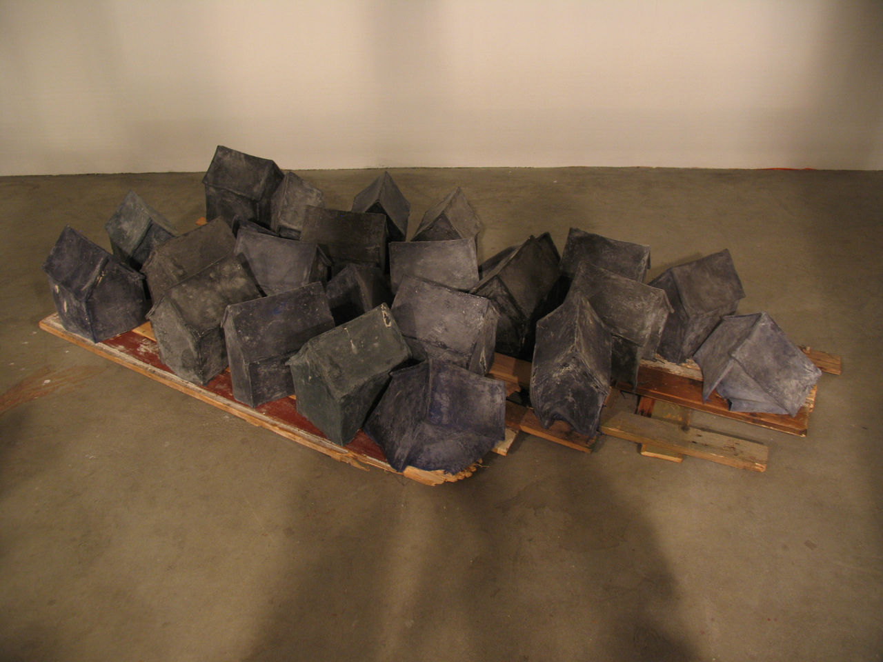 Photographic documentation of RYLLEGA Berlin ("Ich baue ein Haus auf dem Atlantik" by Gabriele Undine Meyer)